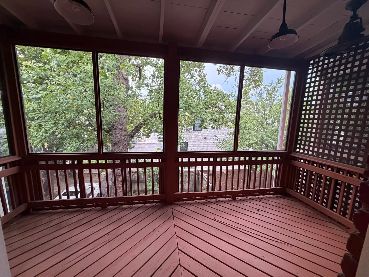 03_screened_porch